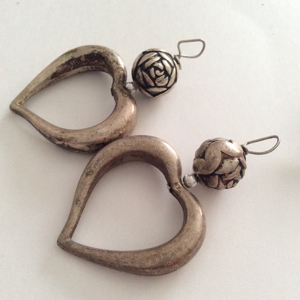 Earrings gold tone heart shaped dangling bjr